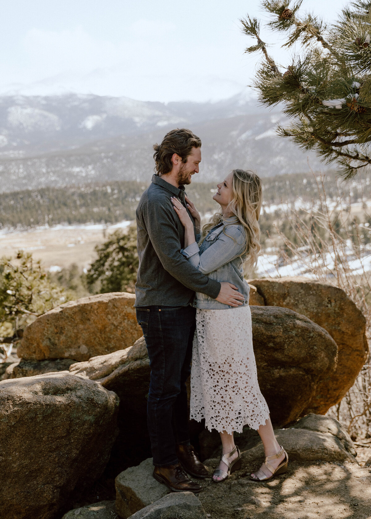 ashlynnshelbyphotograhpy_ 3m curve _ Rocky Mountain National Park Engagement Shoo-38