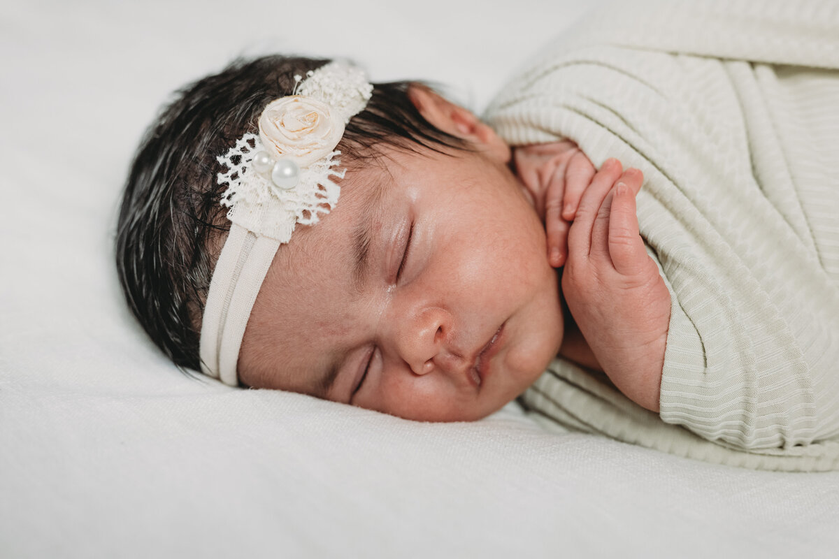 newborn-girl-bedroom-photos