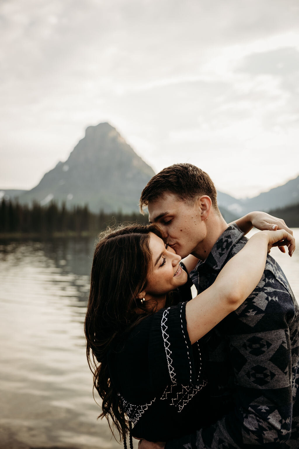 glaciernationalpark-glaciernationalparkelopement-glaciernationalparkengagementsession-glaciernationalparkphotoshoot-2