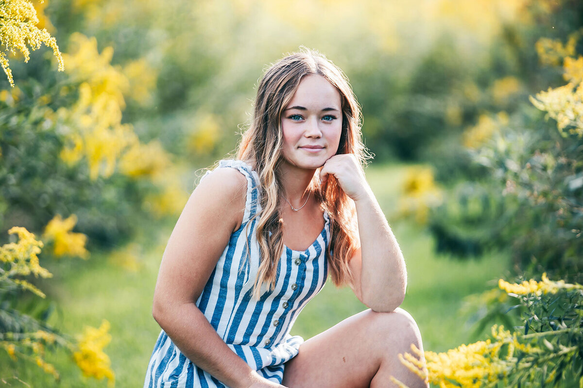 senior-photography-session-wild-flowers-11