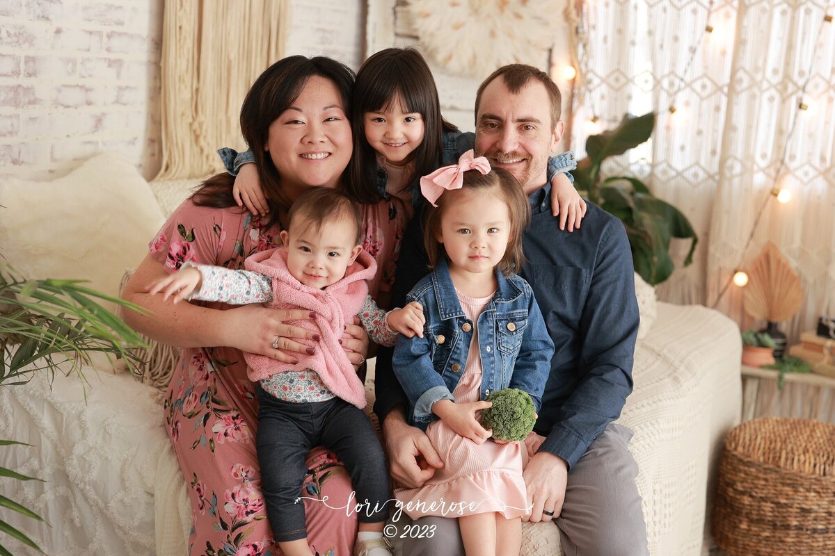 lehigh-valley-photographer-lori-generose-lg-photography-family-cake-smash-first-birthday-girl-allentown-pa