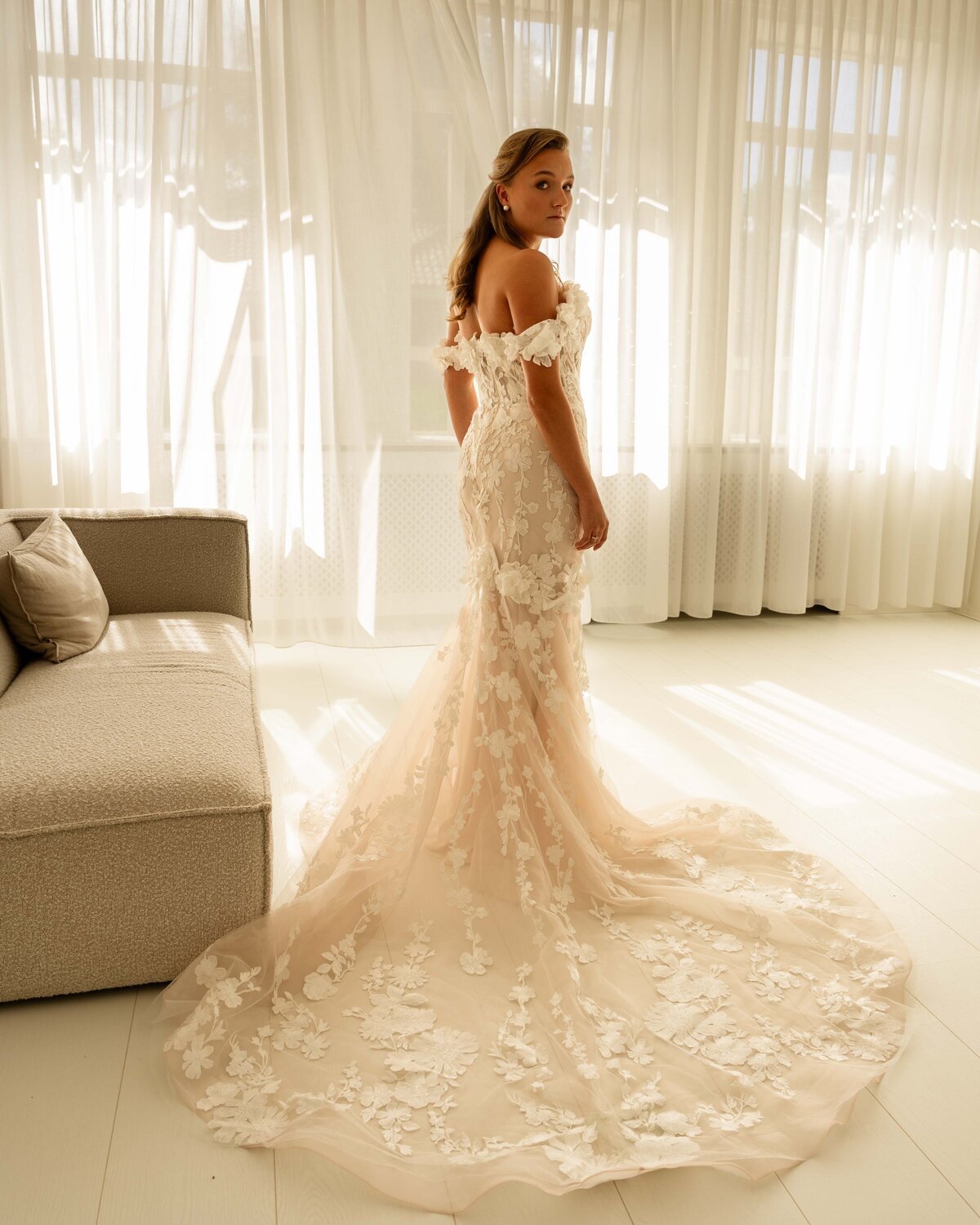 Bridal shoot Suus bridal boutique & Vivian Driesen (40 of 150)-min