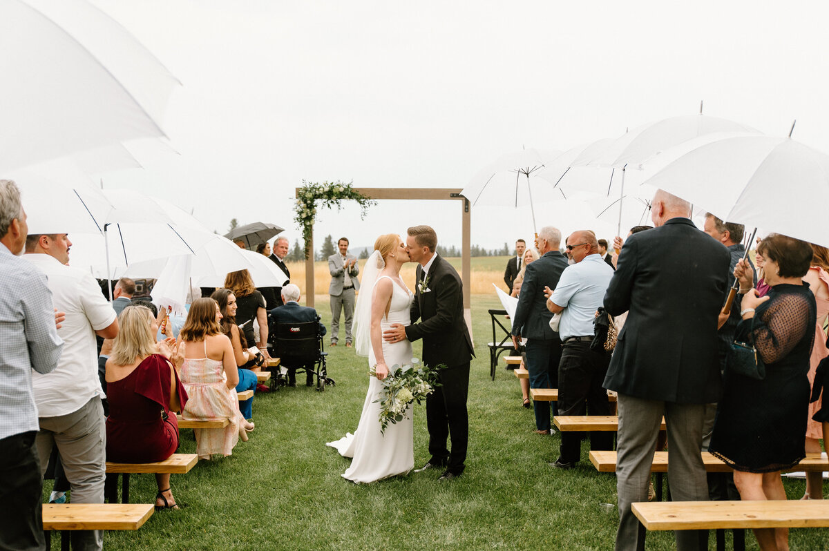 farmhouse_greenbluff_spokane_fall_wedding_05