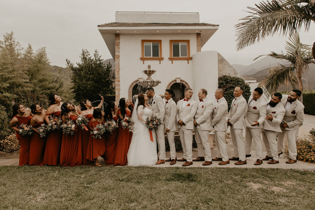 Full wedding party with bride and groom