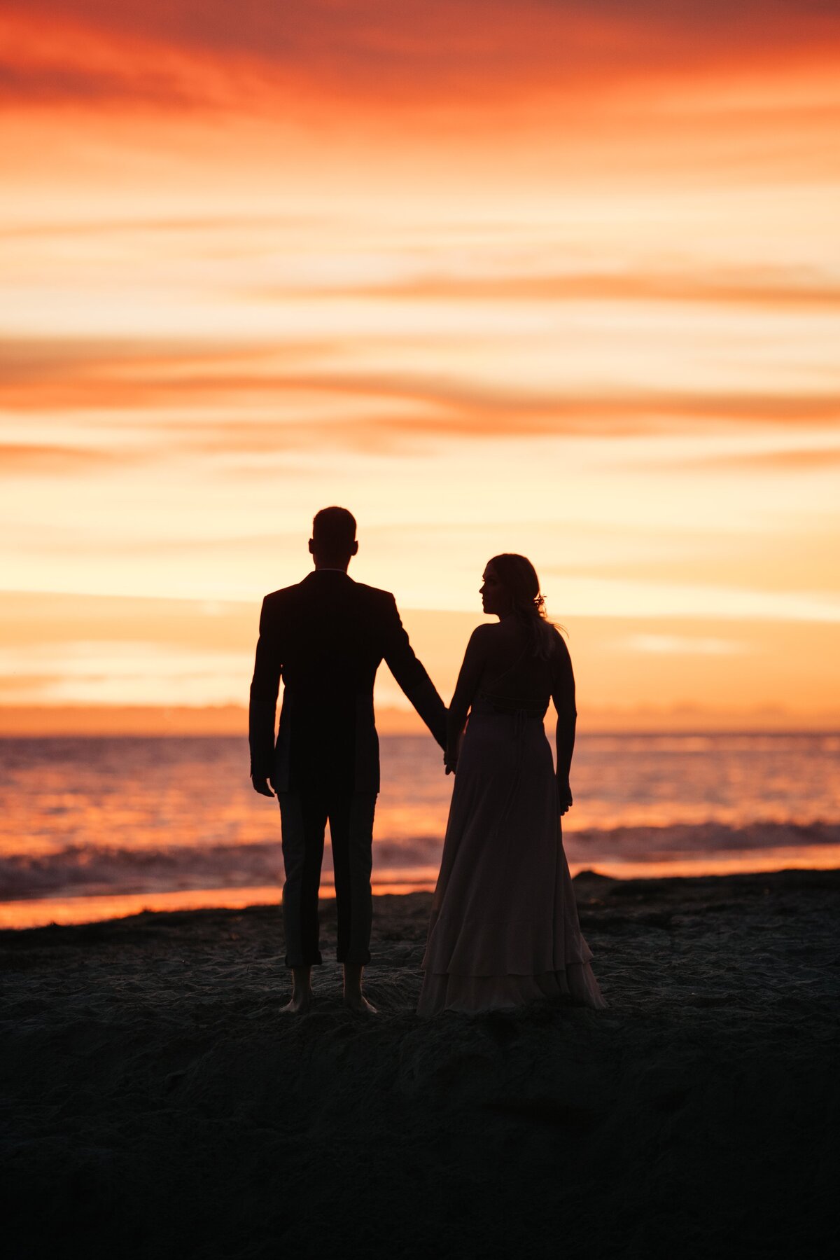 bride-groom-silhouette-sunset