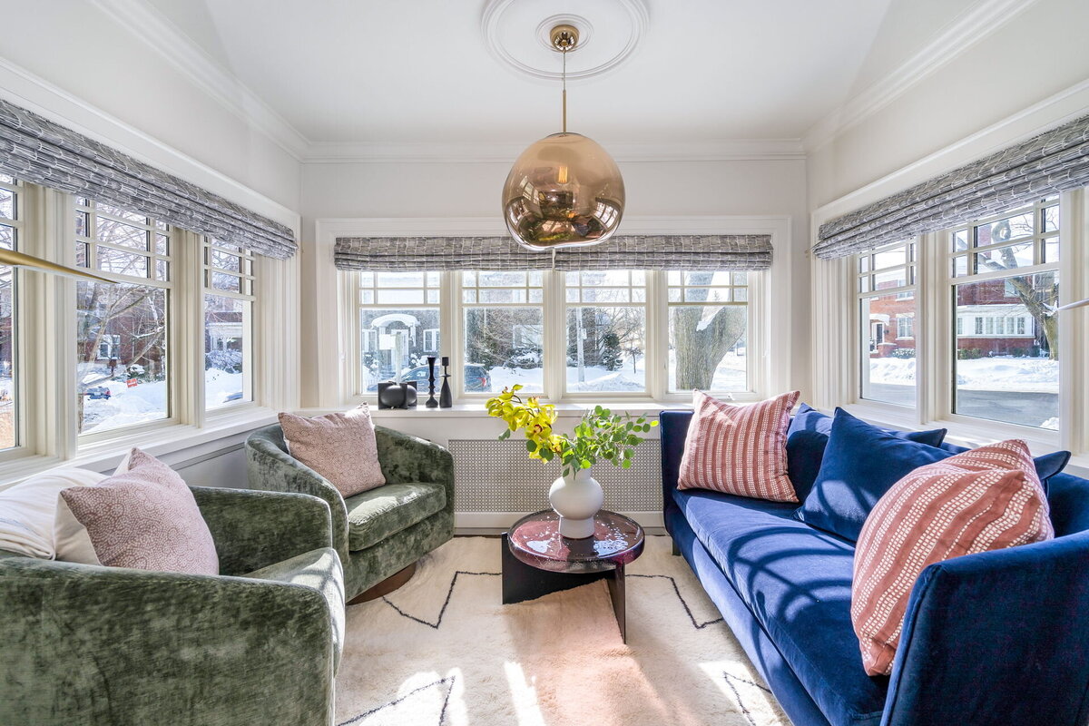 26-web-or-mls-8_012_Living Room