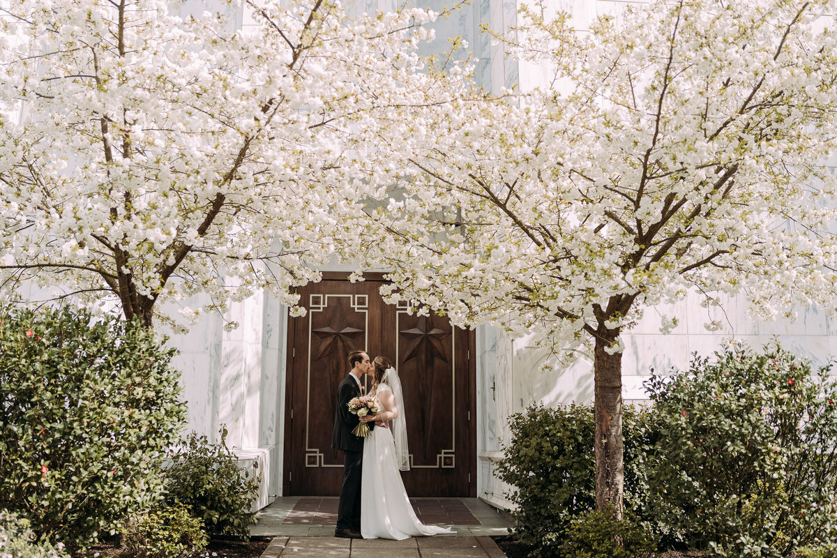 Joyce Li Photography Destination Wedding Elopement Engagement Lifestyle Portrait Photographer West Coast Seattle Washington California portlandoregontemplewedding-21