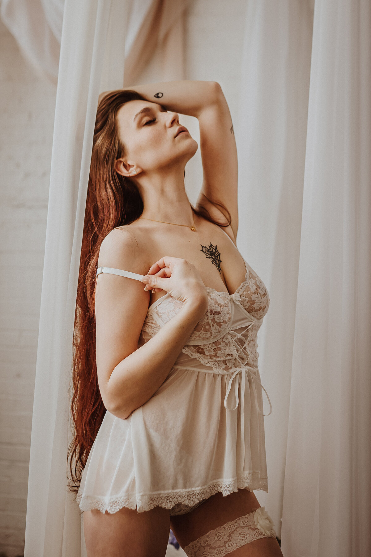 soft-lace-boudoir-look-the-storyteller-studio-des-moines-storyteller-collective-photo-co