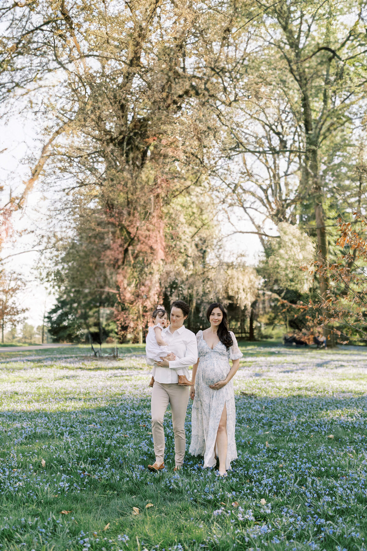 Philadelphia maternity photography session in a park - 10