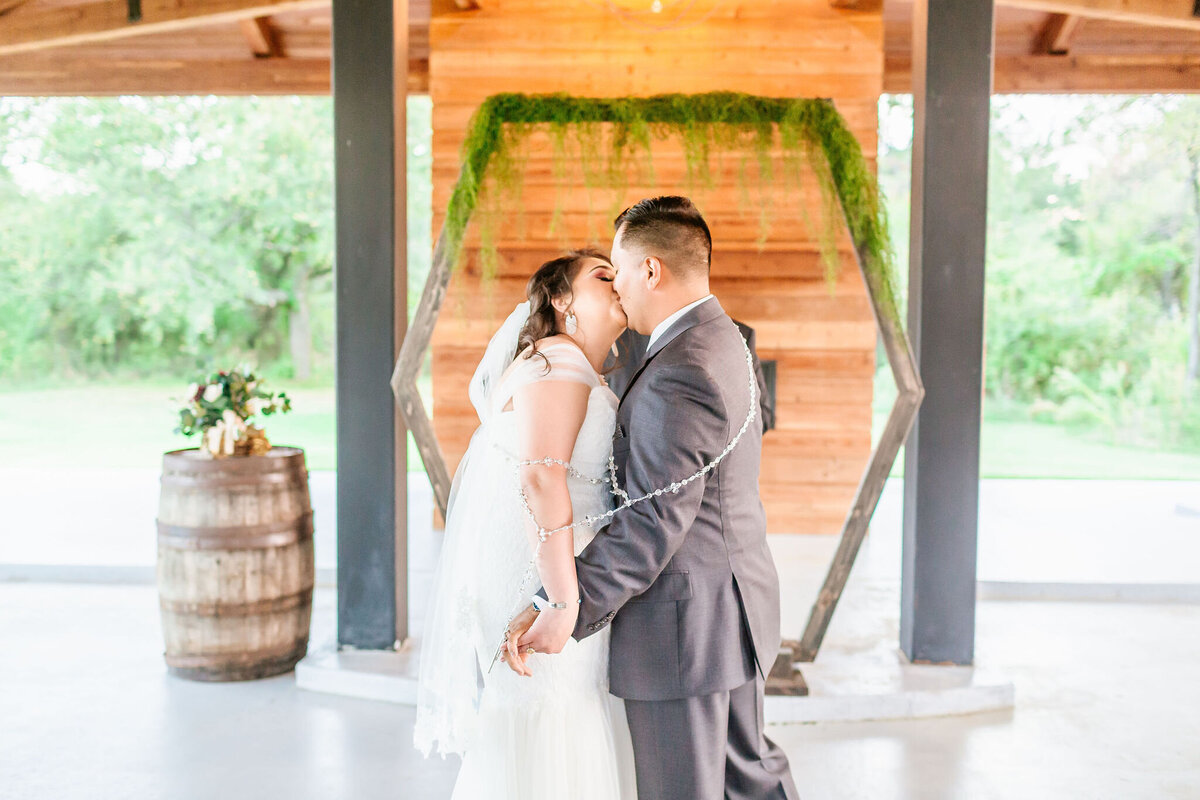 Stephanie&ChristianMorganCreekBarnAubreyTxWedding19