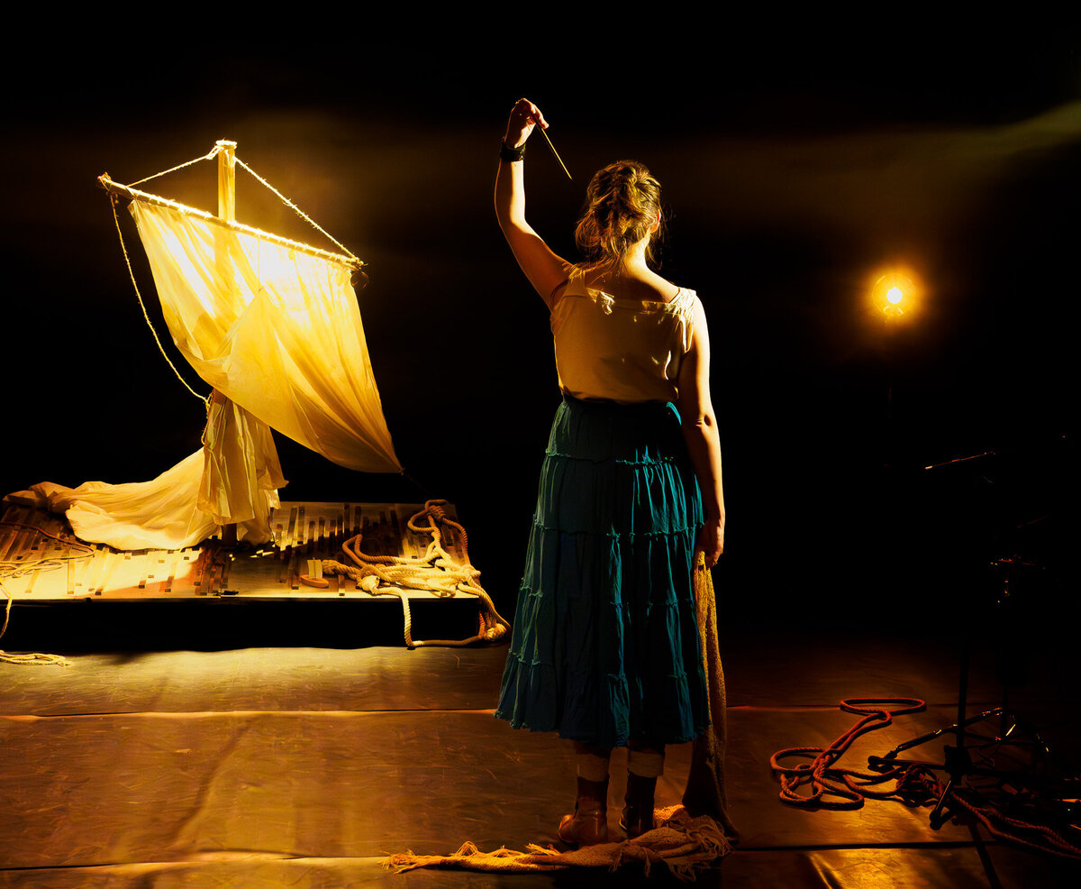 MATTEA Idée originale, interprétation Alexandra Lacour : texte Laura Léoni : mise en scène Sébastien Bonnabel : concept musical et sonore Alexandra Lacour, Ulysse Chaffin_4080088-3-Enhanced-NR