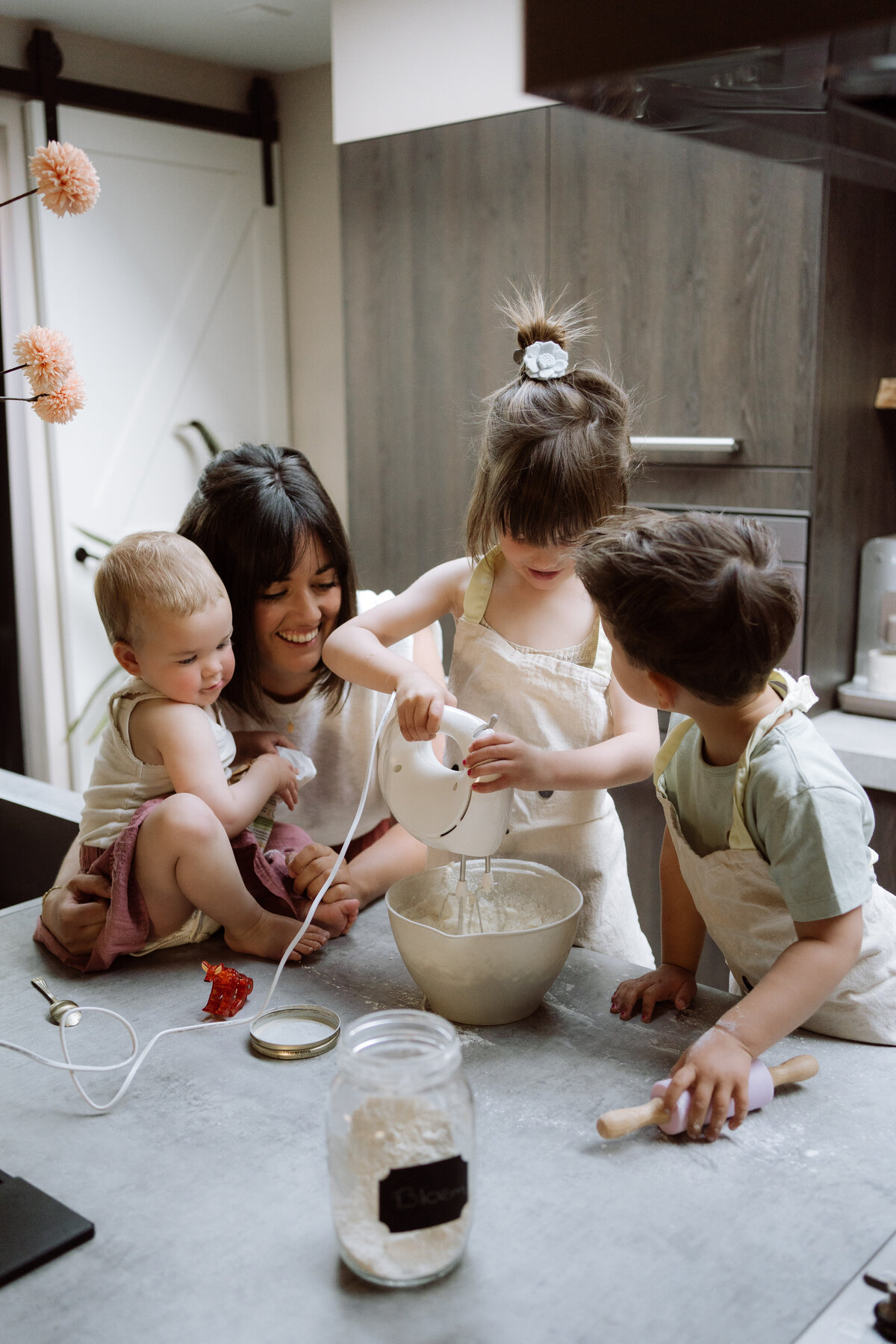 Lifestyle gezinsfotografie tijdens een Homes to Remember-shoot - mixen 