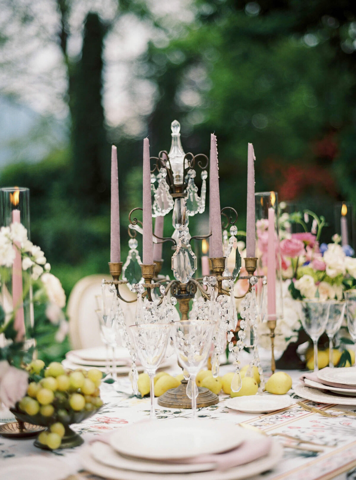A wedding photo of the table scape in the gardens of the wedding venue villa balbiano on lake como in italy
