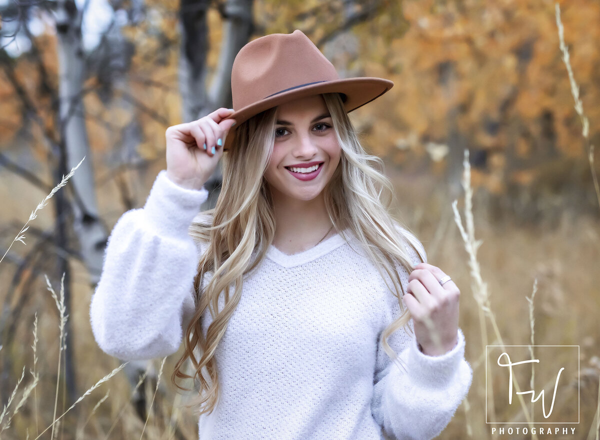 TanniWengerPhotographyStudio_SeniorPhotographer_Woolbrimhats_JohnDayOregonPhotographer_GrantCountyOregonPhotographer_CountryPhotos