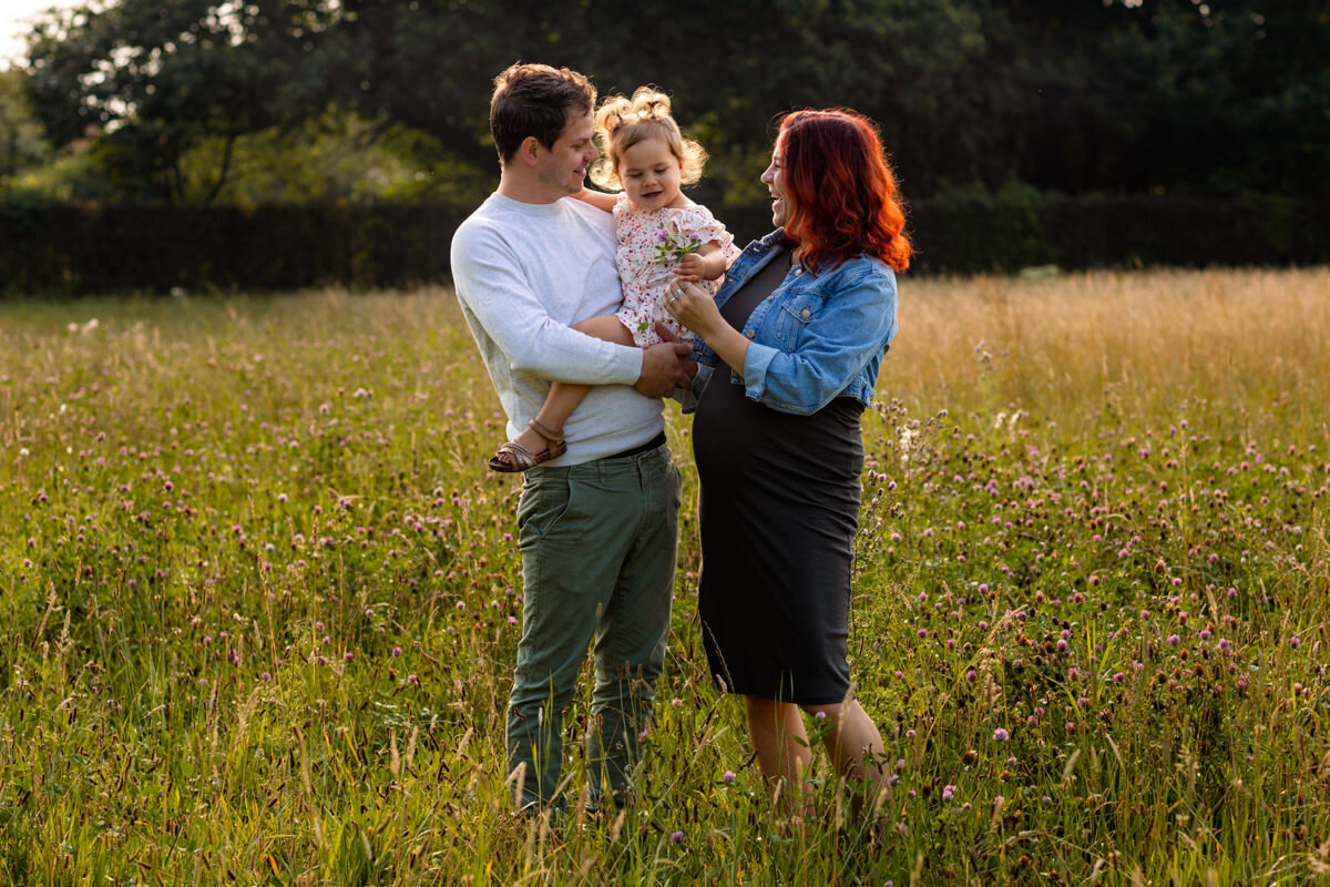 gezinsfoto zwangerschap ouders met zusje