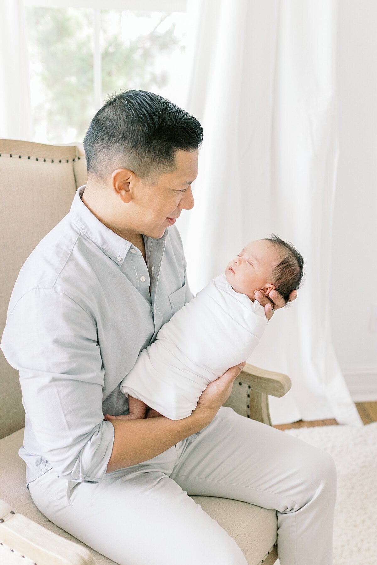 in-home-lifestyle-session-charleston-newborn-photographer-caitlyn-motycka-photography_0009
