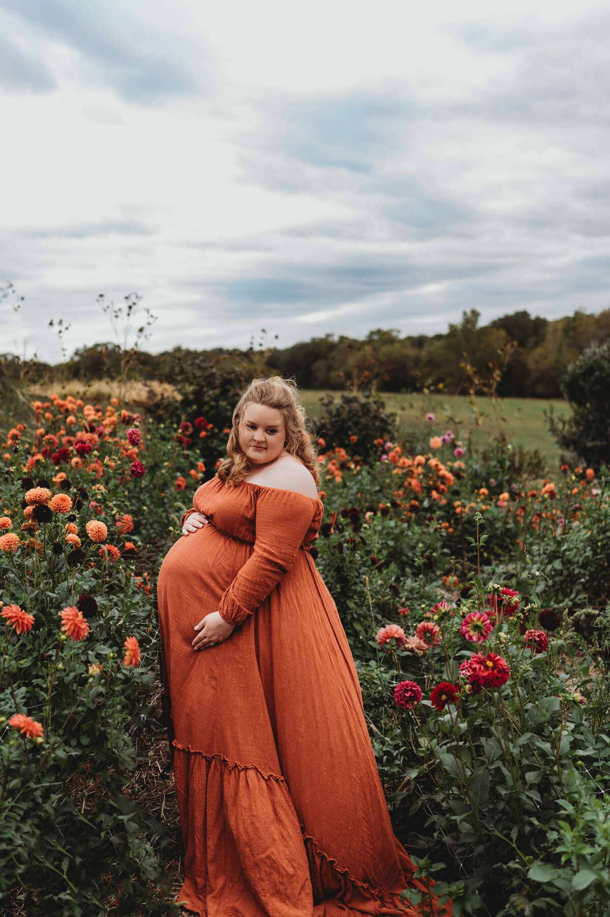 Kansas city outdoor maternity session in flowers2