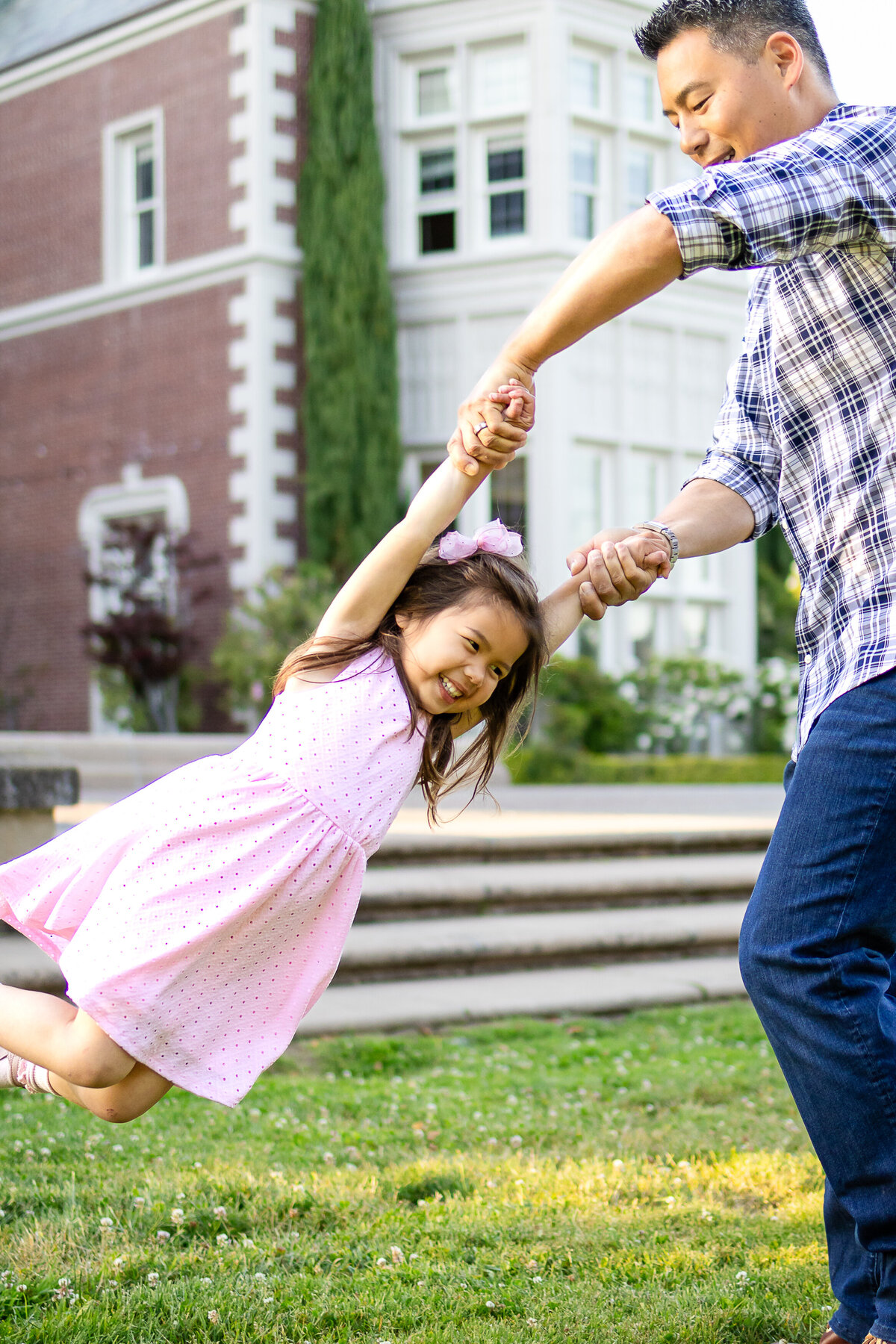 kohl mansion Burlingame Father swinging and playing with daughter – Ellobelle Photography, San Francisco Peninsula family photographer