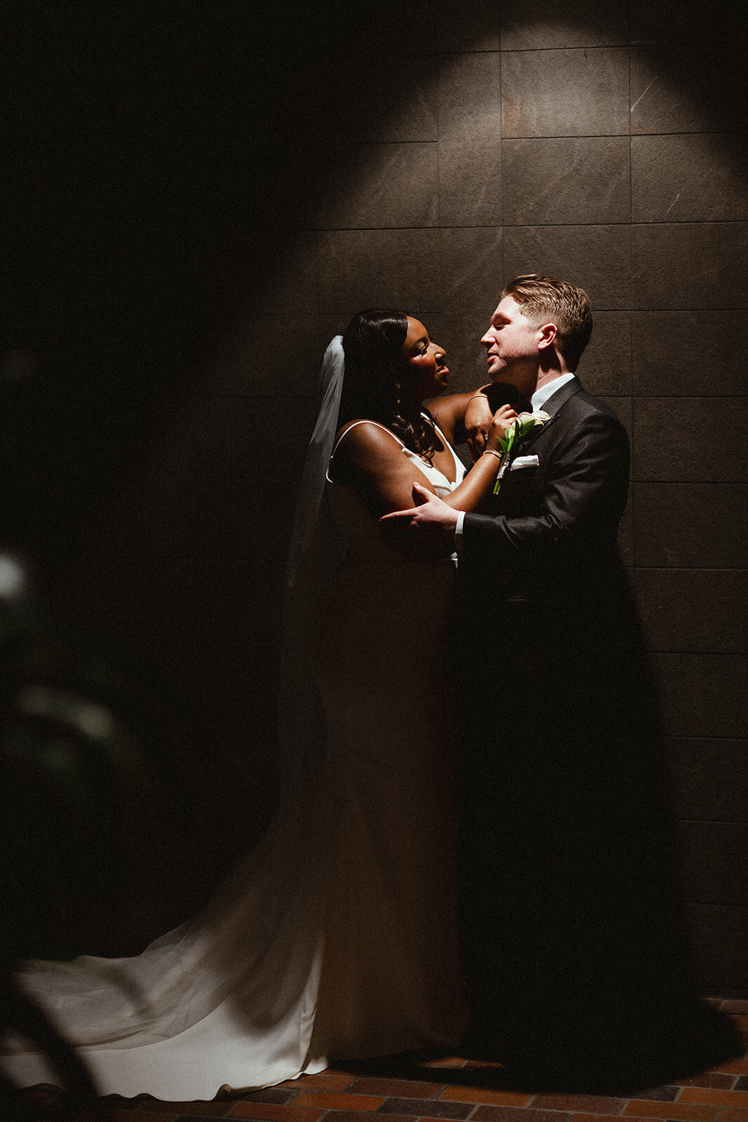nye-newyearseve-montreal-wedding-dramaticlight