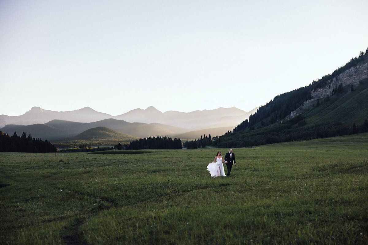 Alberta elopement and micro-wedding galleries by Allie Knulls Photography