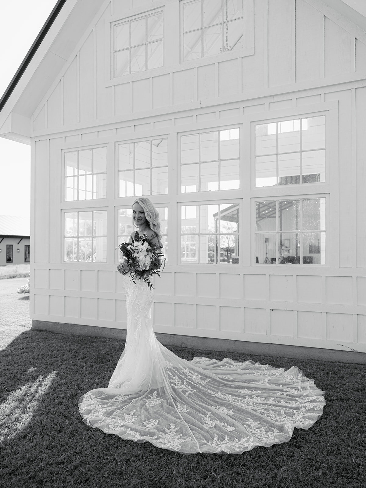 2025-10-11_DykesWeddingPreviews_MollyMurphyPhotography-37