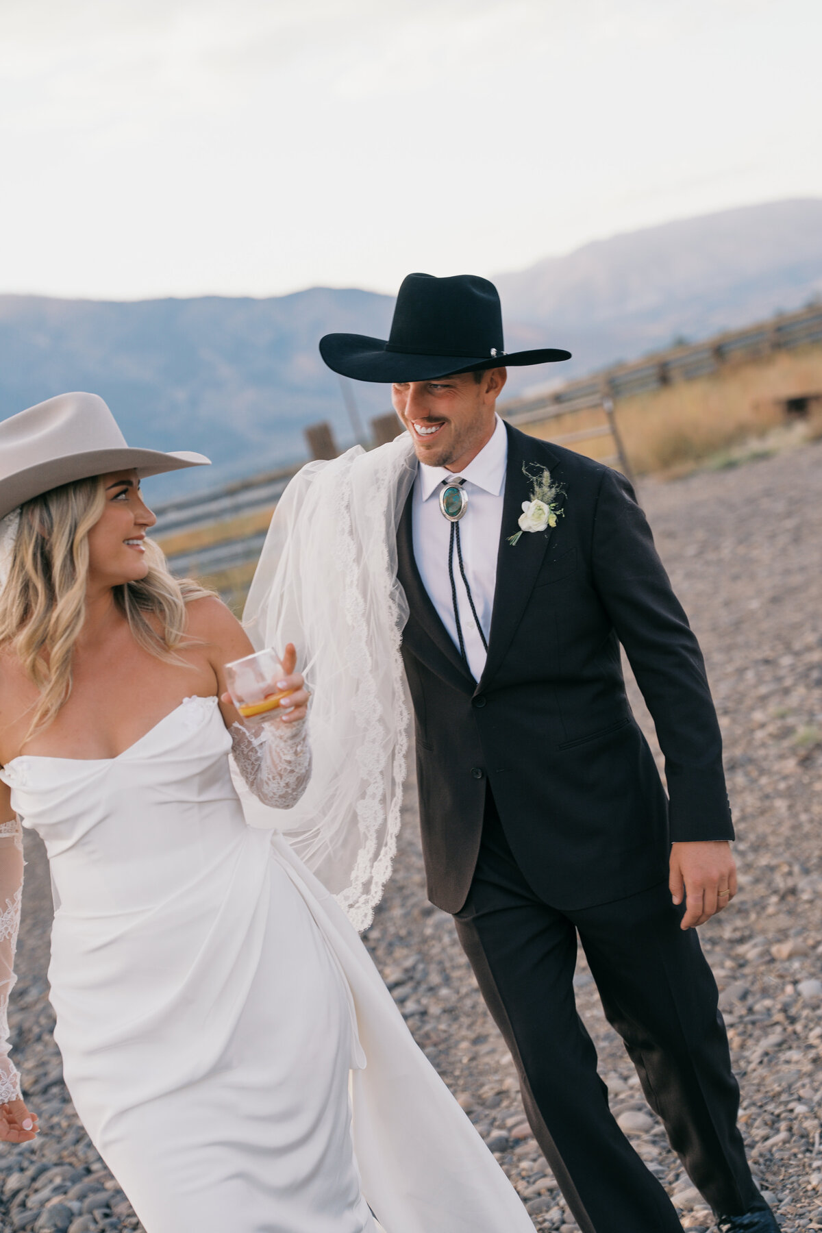 jacqueophoto_Alyssa_Daniel_Sneakpeek-115