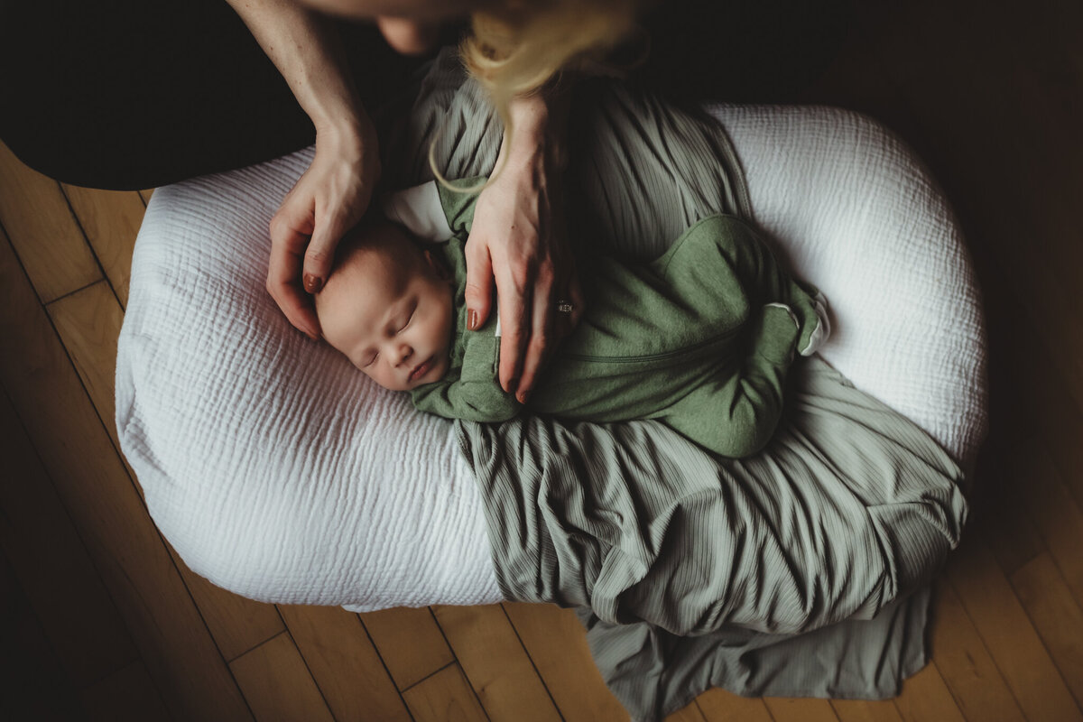 Lindsay-wilson-photography-in-home-newborn-28