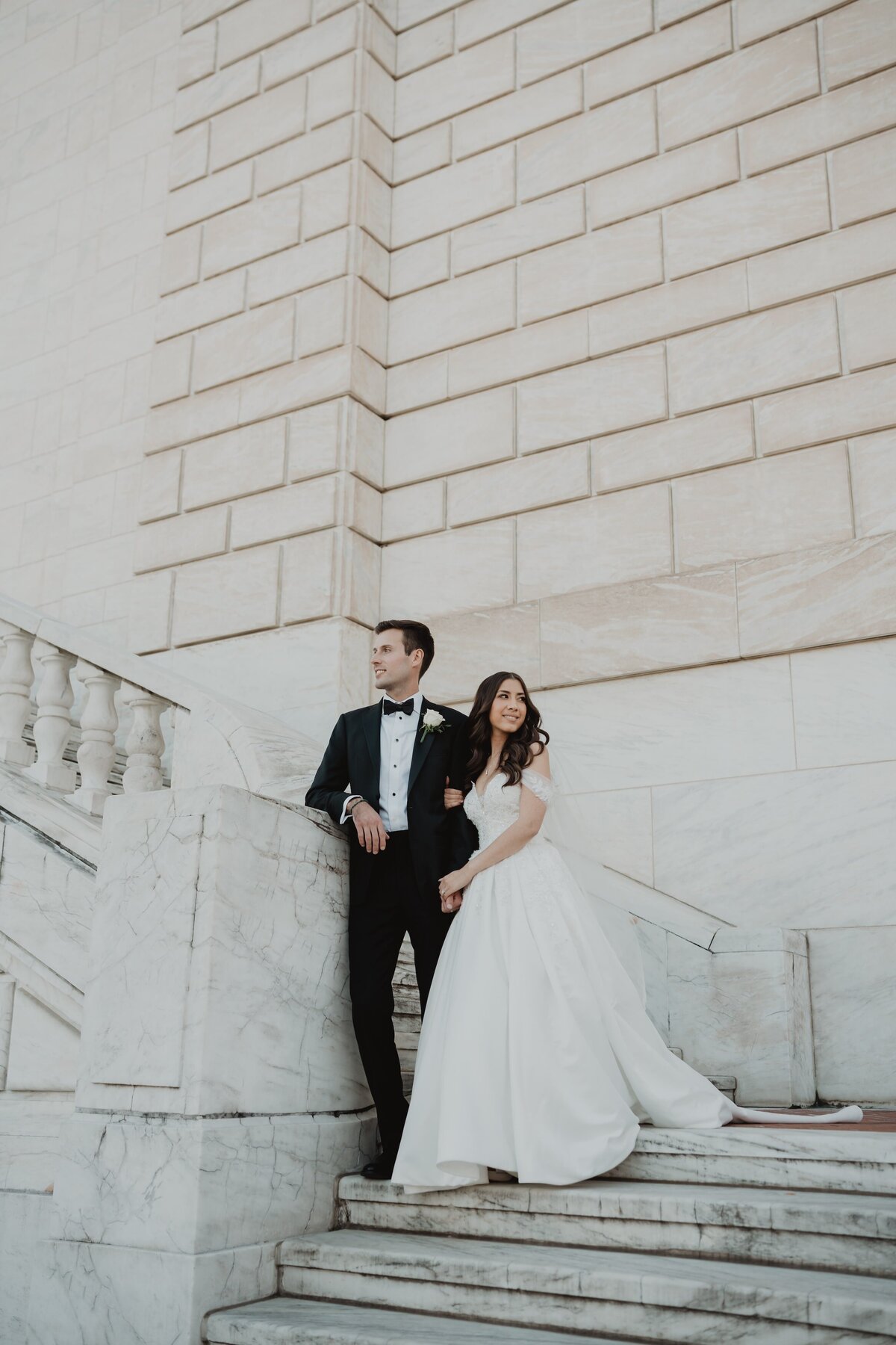 bride-and-groom-outdoor-photoshoot
