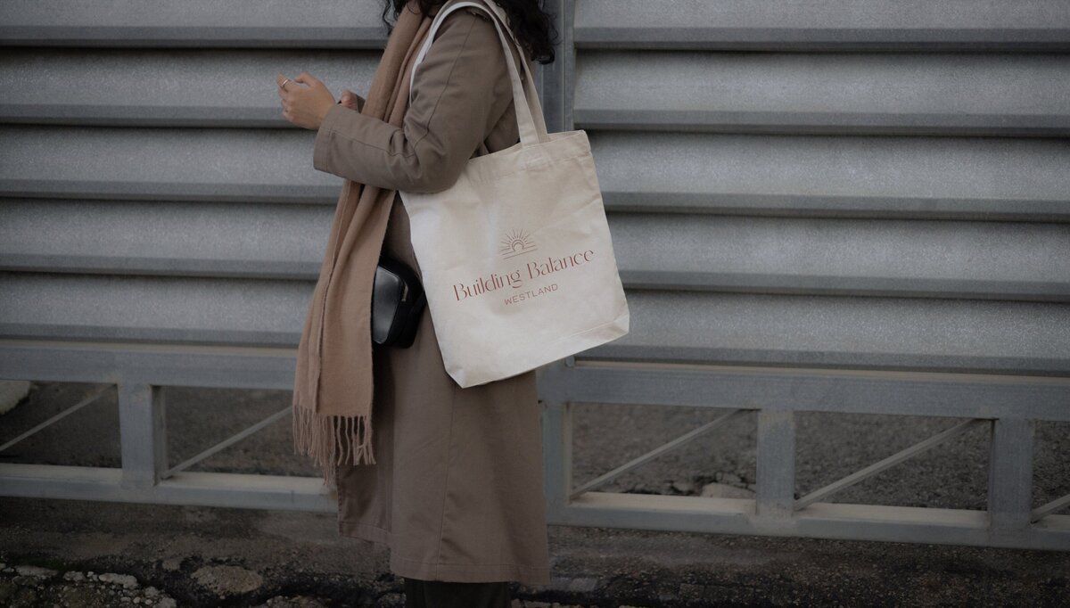 TOTE-BAG-MOCKUP-03