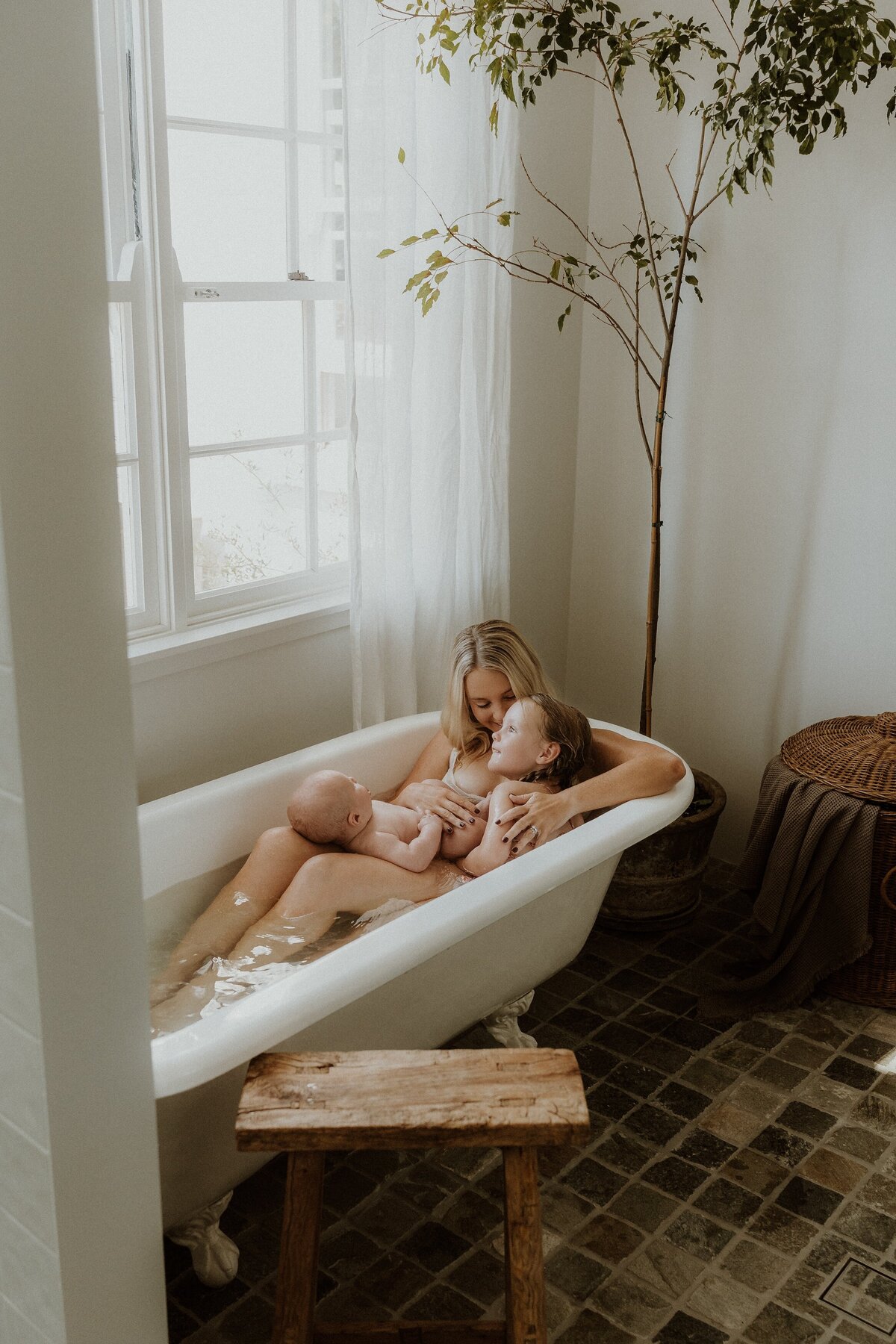 central-coast-motherhood-photos-willow-and-rose-3