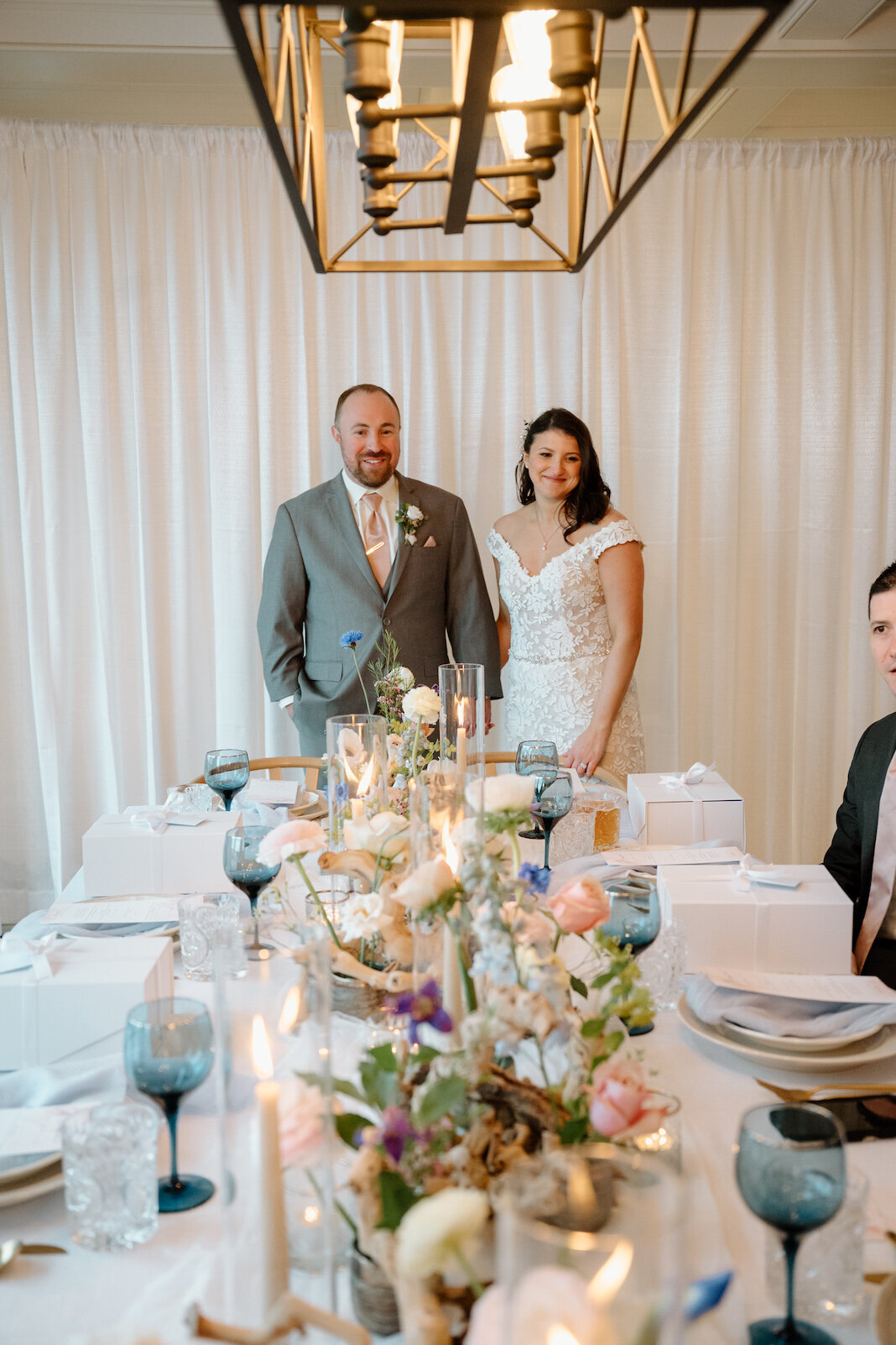 mystic-ct-coastal-wedding-flowers-tableware-rentals-petals-_-plates-01