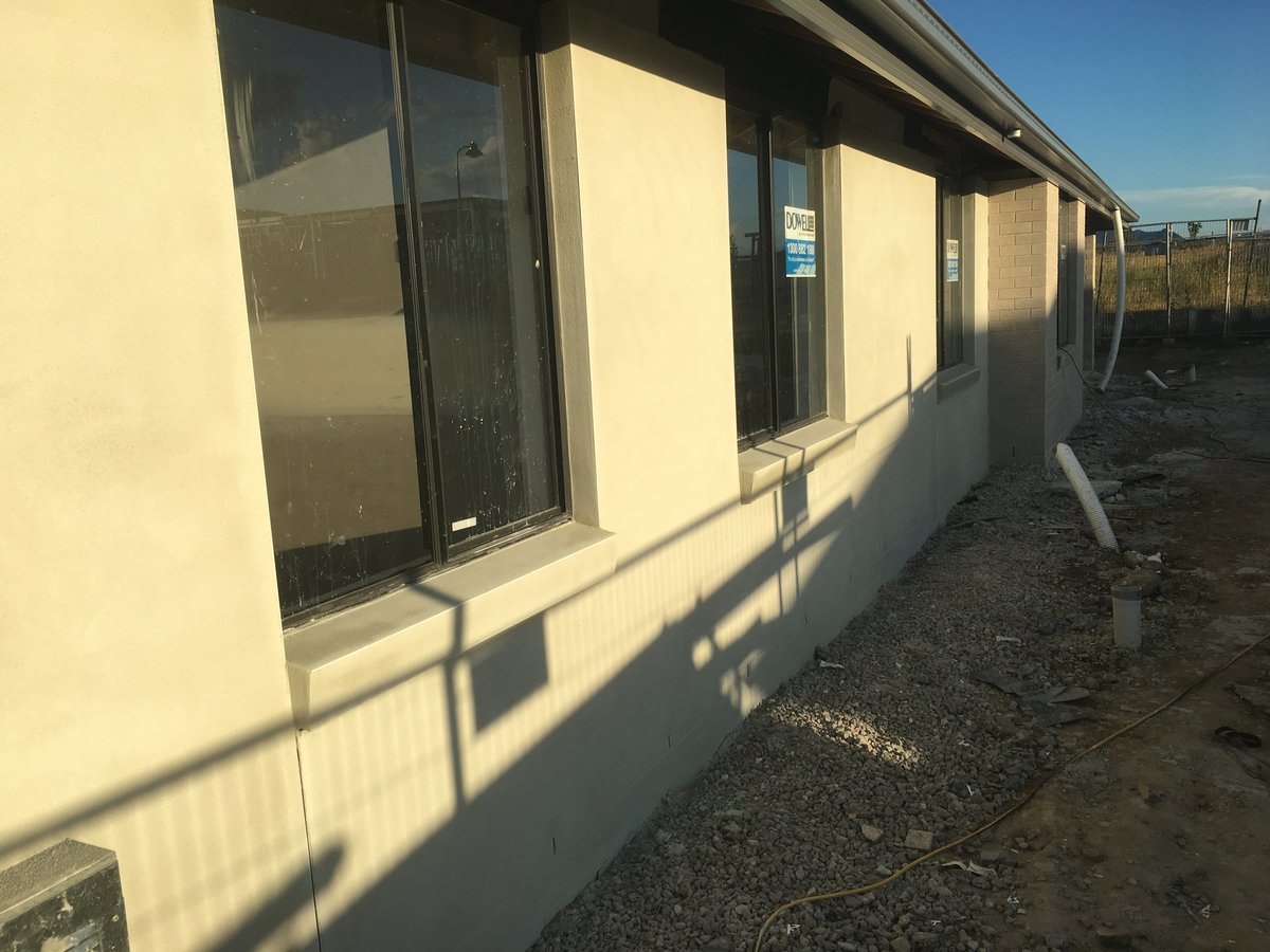 Acrylic Cement render over bricks. Finesse rendering is a local central coast cement rendering business servicing sydney to newcastle.