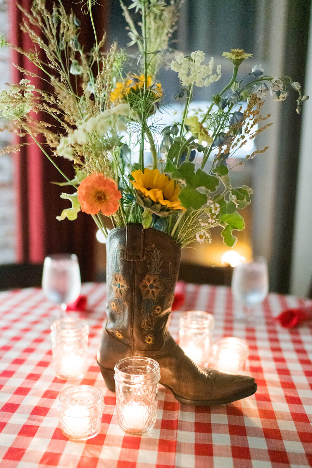 11.nashville-theme-welcome-party-honky-tonk-acme-nawshville-modern-vintage-events