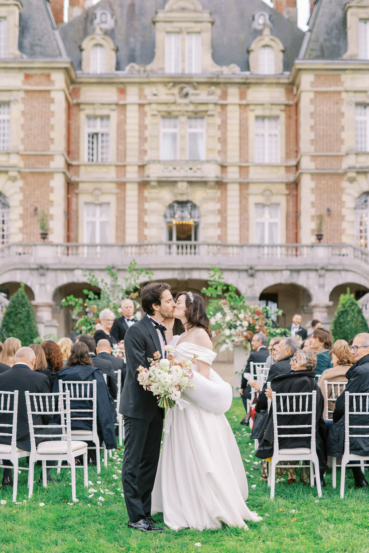 Maïlys Fortune Photography Husband Wife Wedding Weddings Photography France Switzerland Italy Timeless Dreamy Imagery Bilingual French English Destination Weddings Destination Wedding Provence French Riviera Paris Lake Como Tuscany106