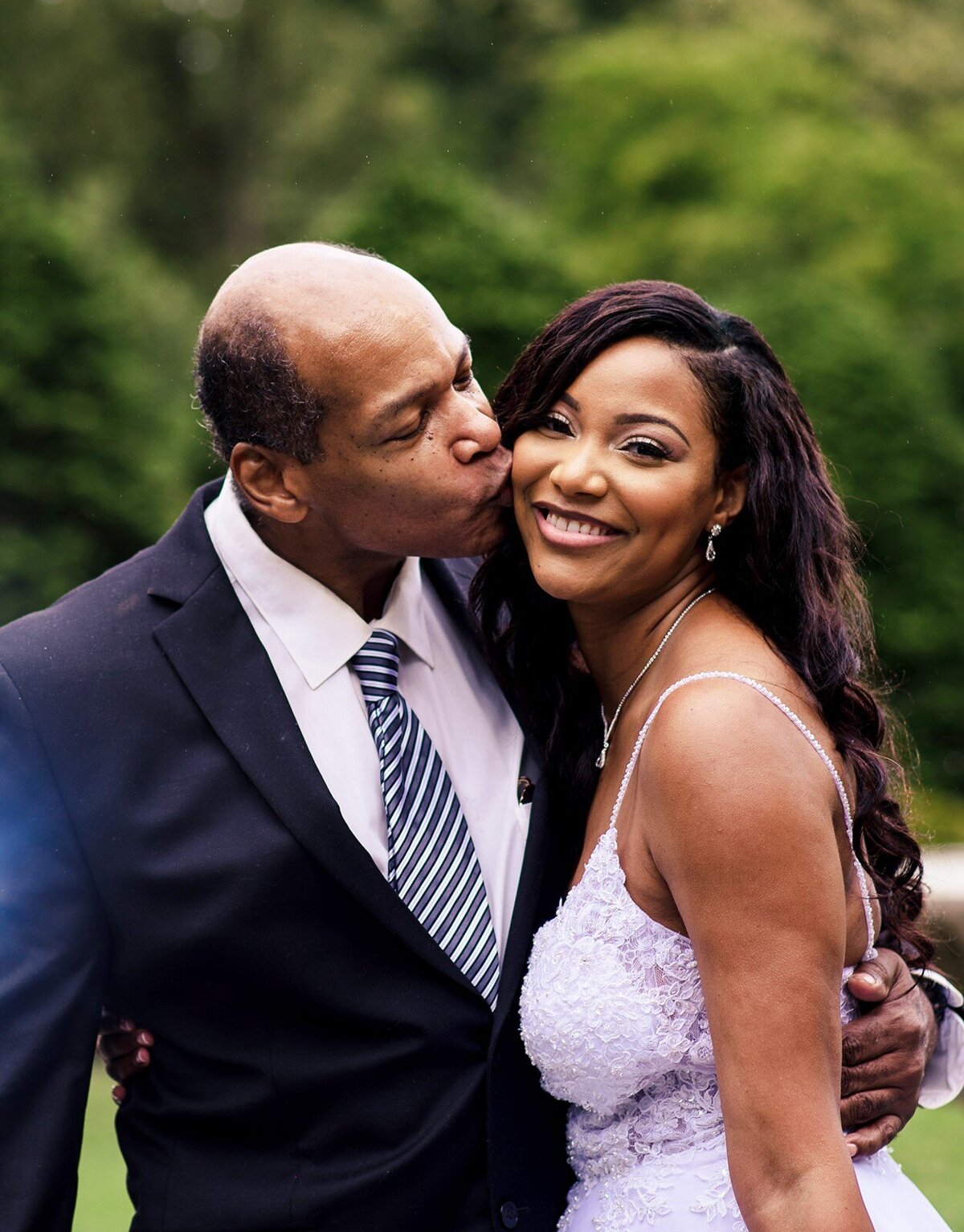 osborne-garden-gorgeous-bride-with-her-father