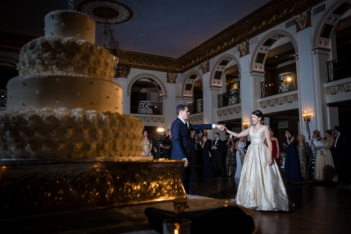 philadelphia-ballroom-at-ben-first-dance-wedding-photographer
