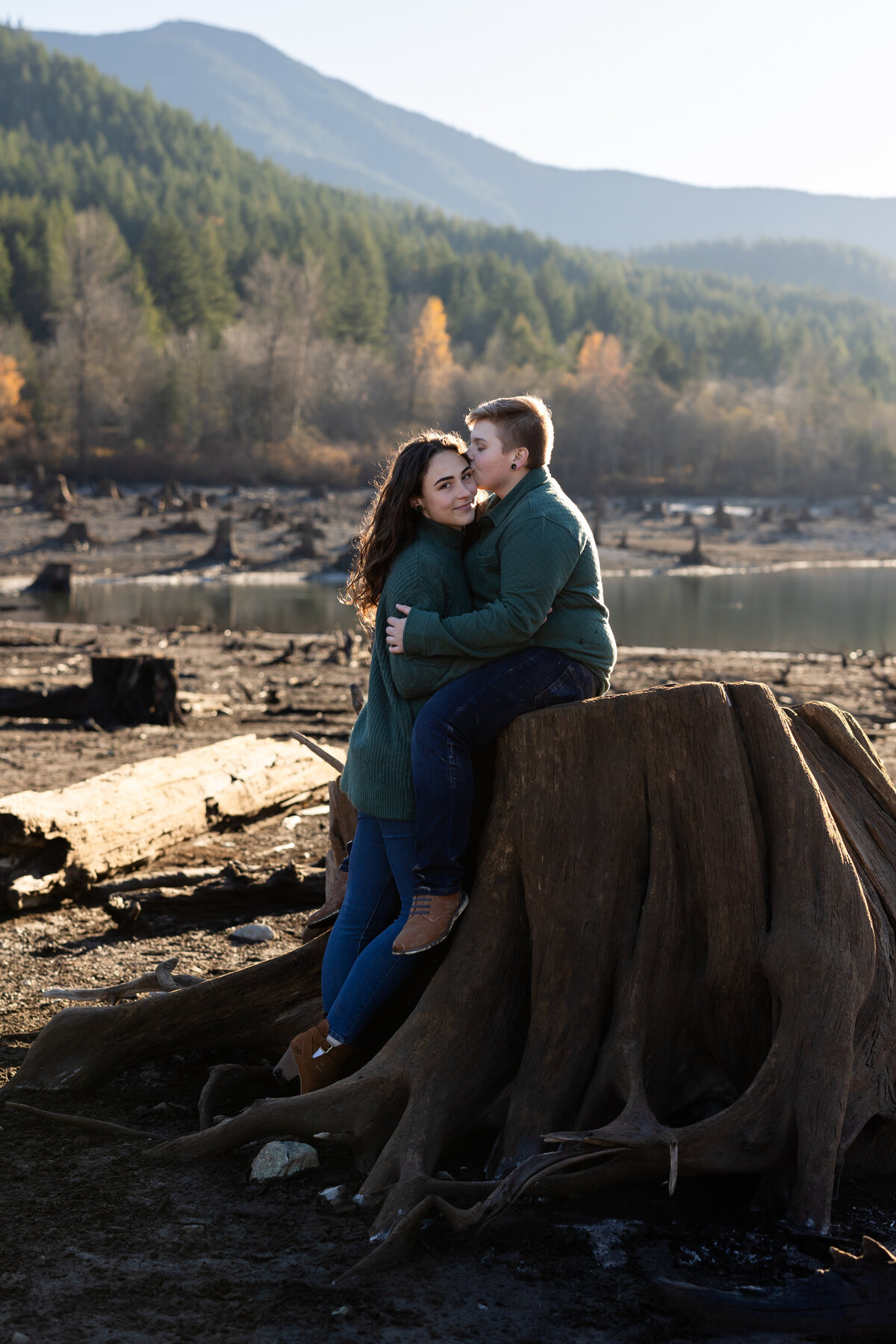 Engagement photography session at Rattlesnake lake in snoqualmie washington- 3