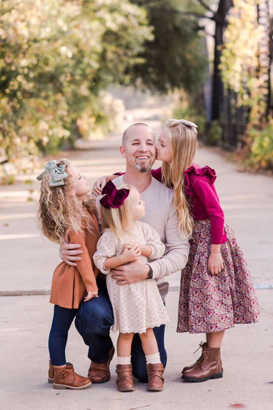 girls-kisisng-dad-on-sweetwater-river-bridge-san-diego