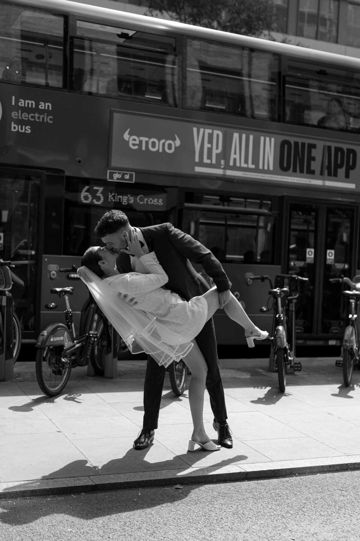 TheHoxtonHotel-timeless-romantic-luxury-wedding-modern-groom-london-bus-bride-photography