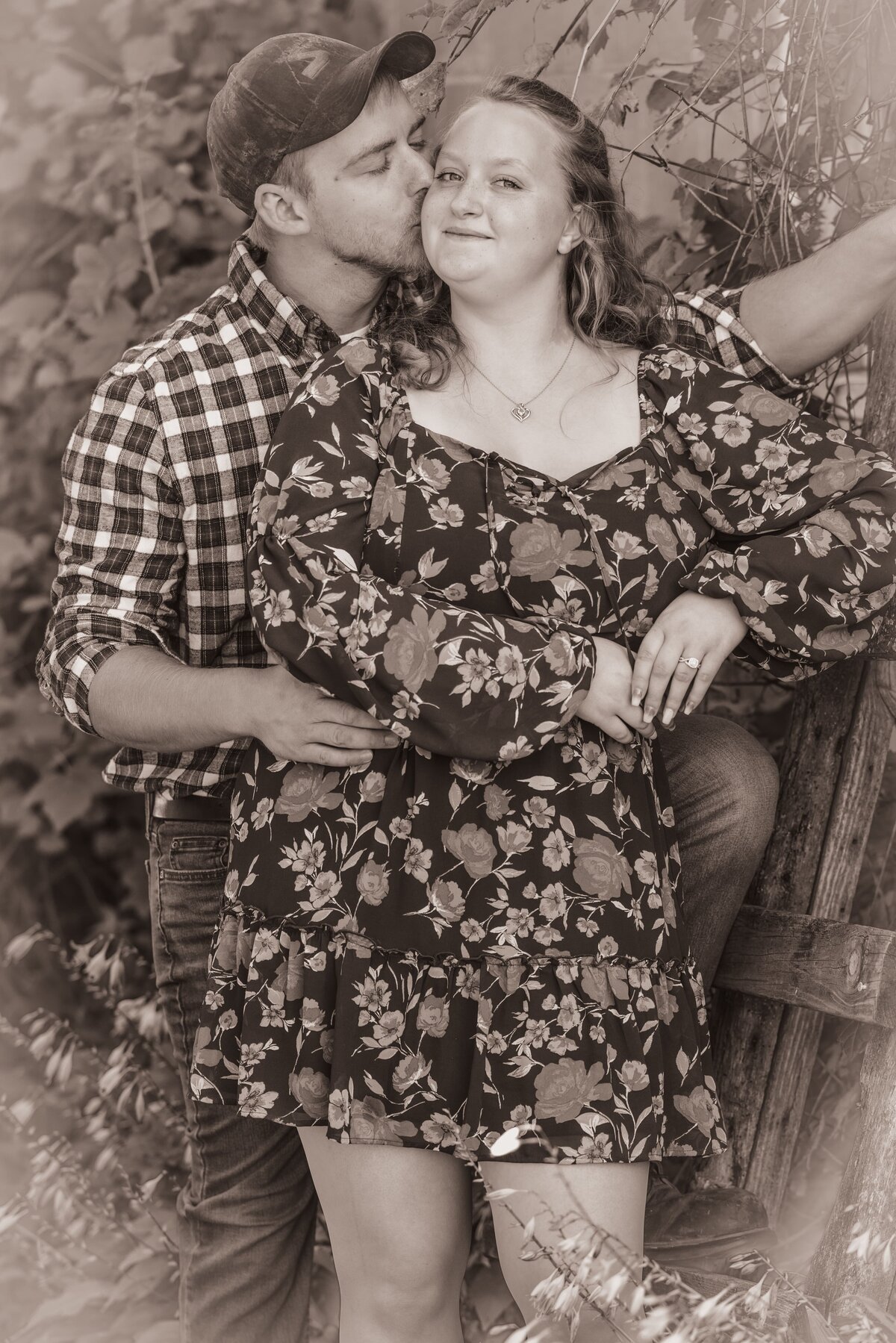 Tyler & Sierra Engagement Photo - DVX11135 - BW