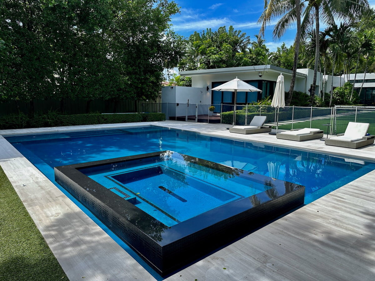 elevated-spa-and-pool-closeup (1)