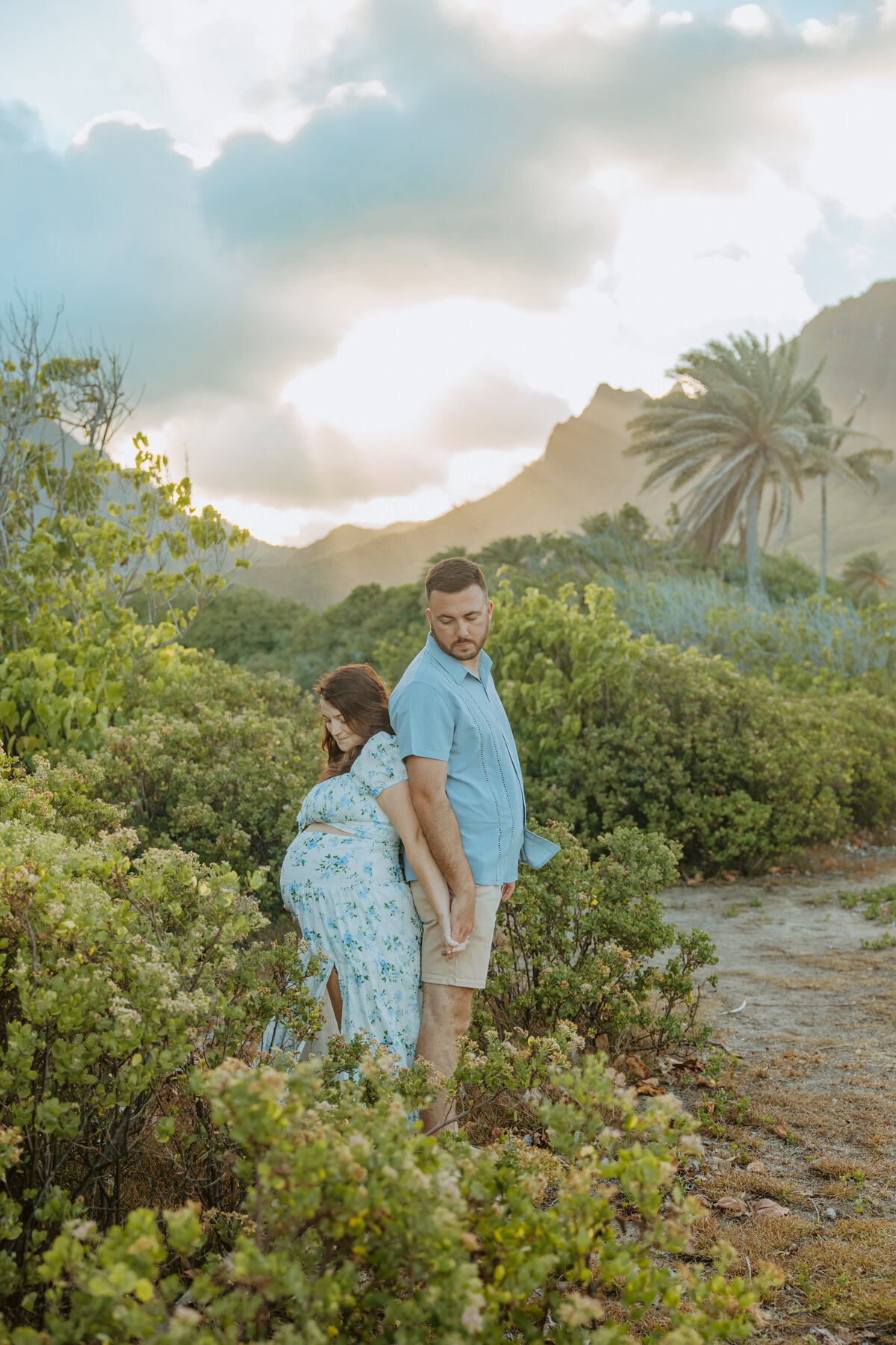 Maternity photos i n Oahu Hawaii