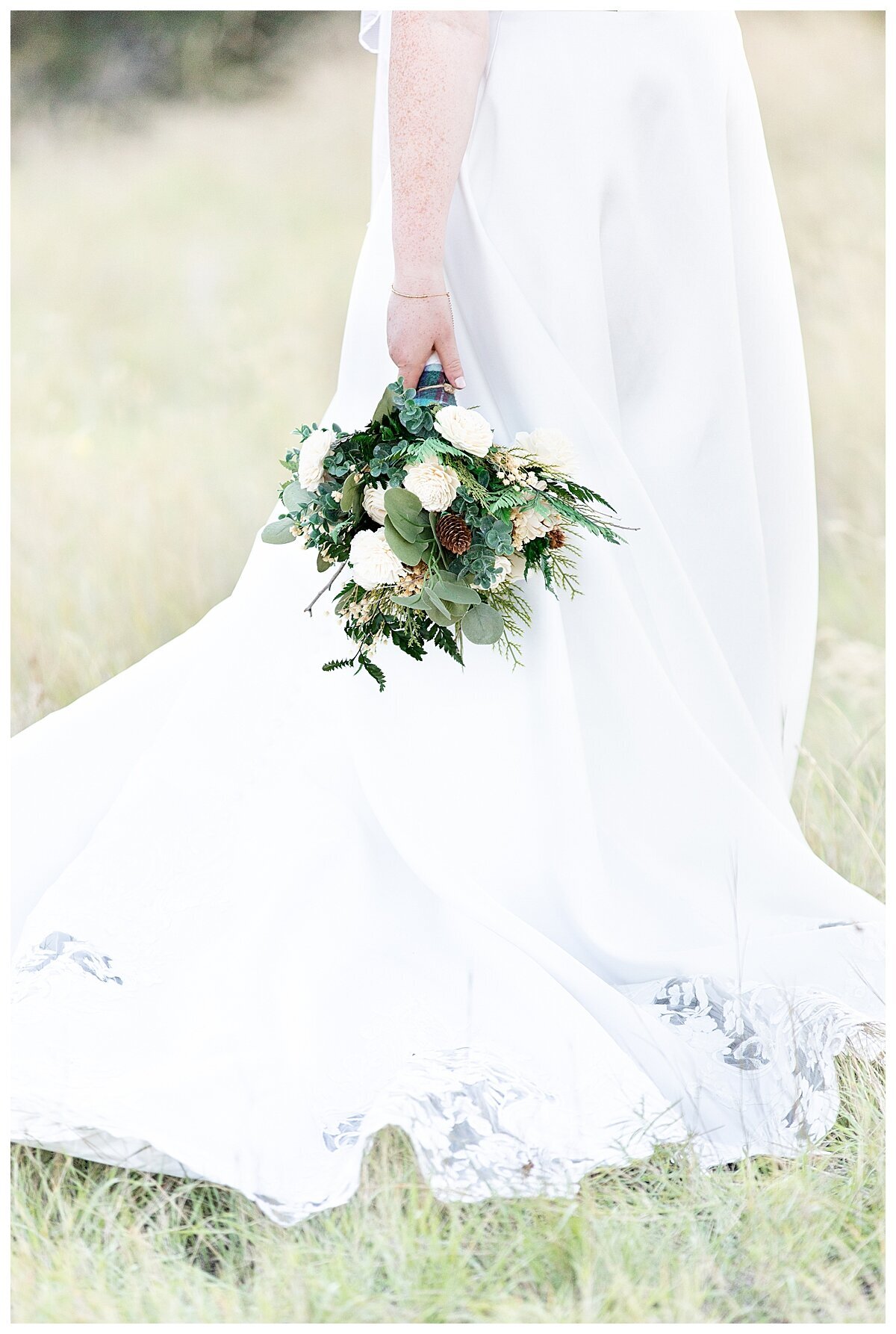 white wedding bouquet fall wedding in Montana