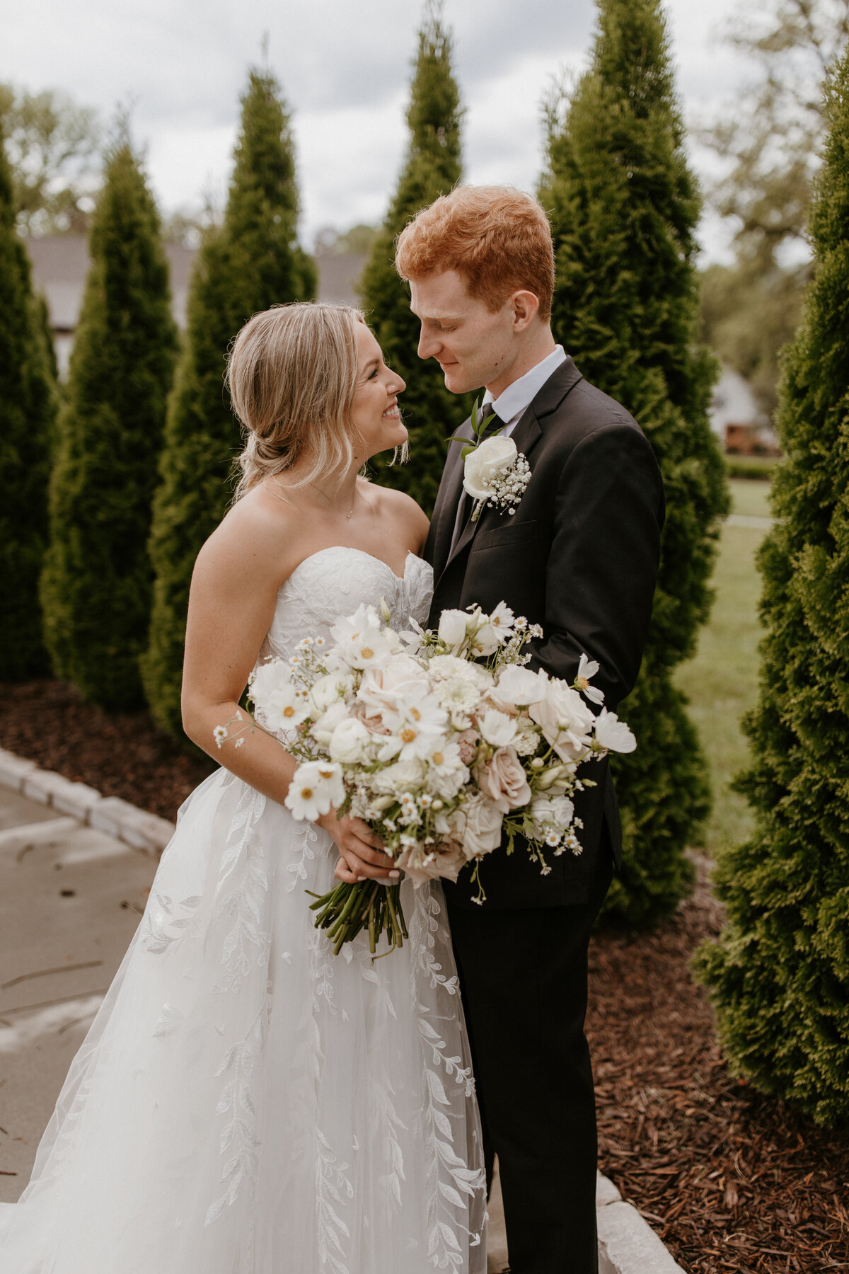 StLouis-Wedding-Photographer-JoyLynnPhotography-KnottingHills-Mary+Austin-Portraits326