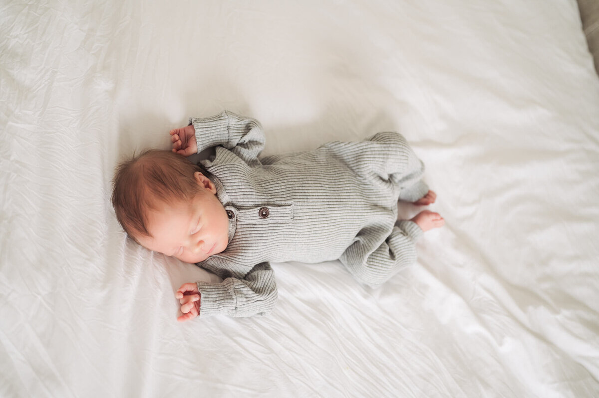 Twin newborns posing for newborn photos