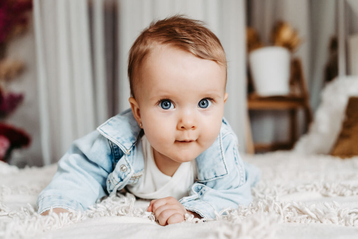 Rodinne_foceni_mama_a_ja__v_atelieru_Praha_10_fotografka_Karolin_Ticha2