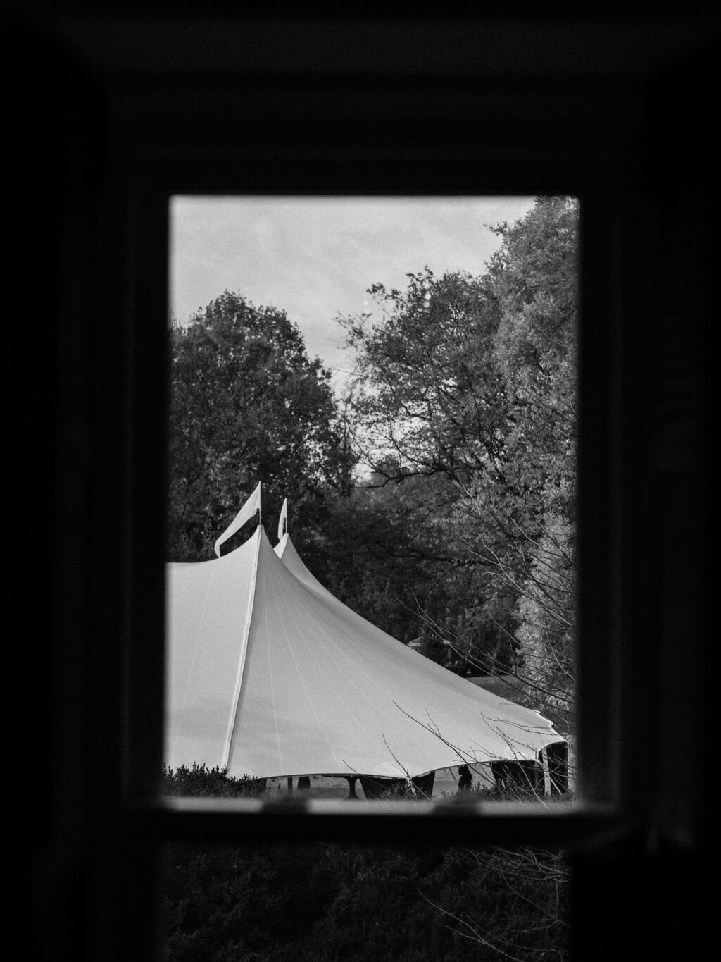 NikkiSanterre_EastCoastLuxuryWeddingPhotographer_CaitieHanrahan_KeswickHallWedding_Jac&Zach-106