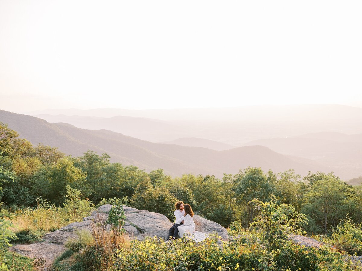 Shenandoah National Park Engagement photographer 2
