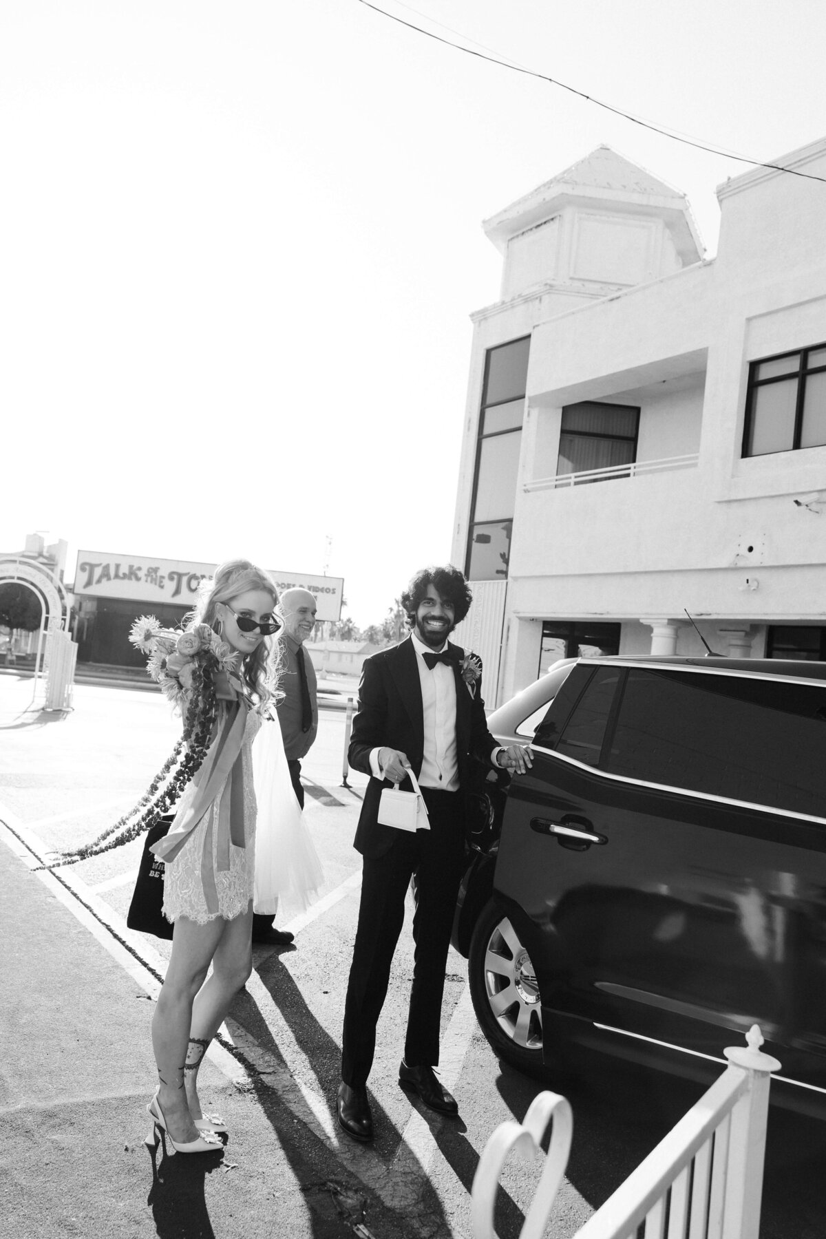 51riskyexposure_hayley-vikram_las-vegas-elopement-photography