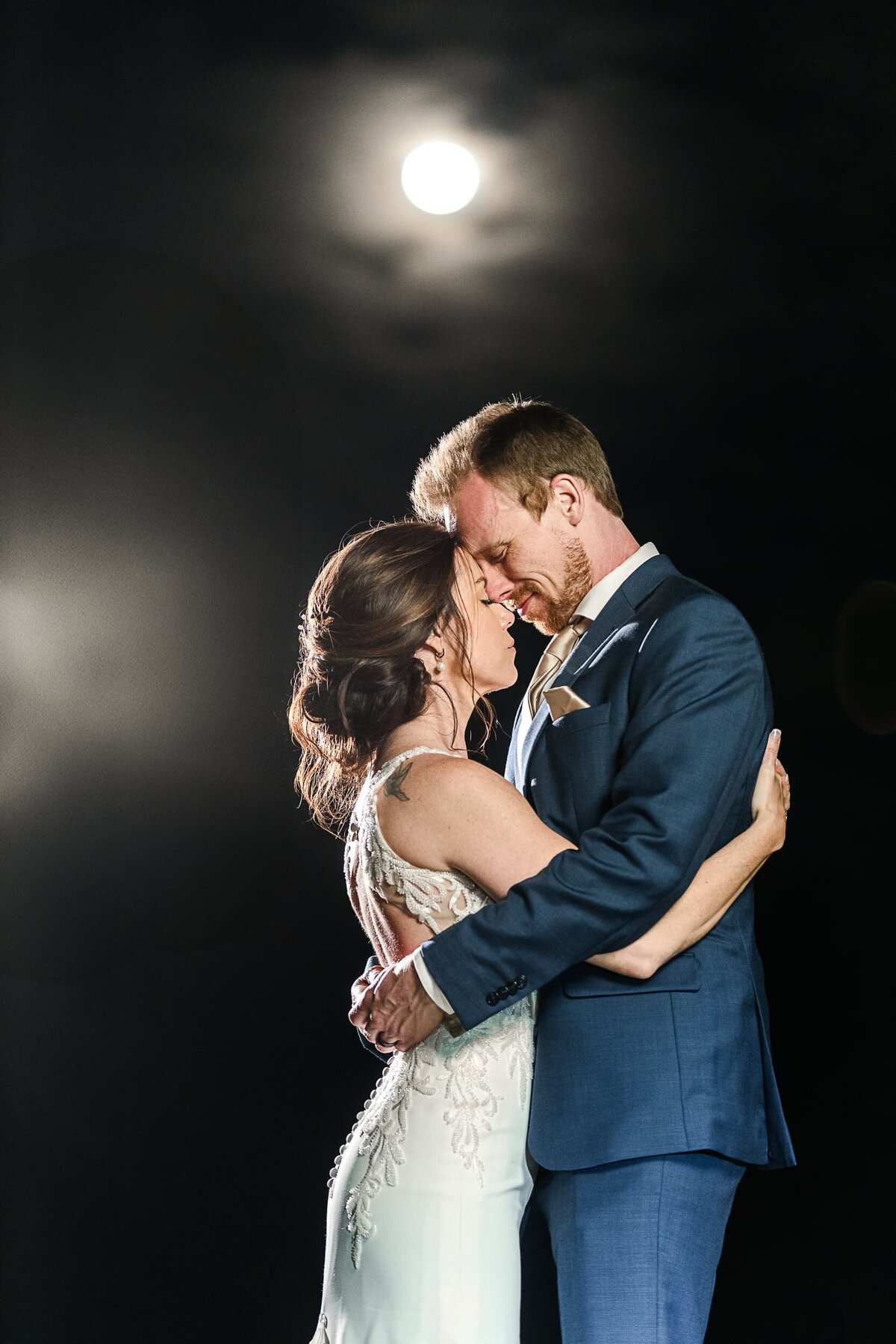 Phoenix-Wedding-Photographer-and-Videographer-Sedona-Golf-Resort-couple-embracing-under-moonlight-GooWed-1882